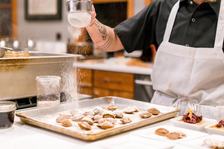 Profesjonalna odzież gastronomiczna, czyli sposób na zachowanie bezpieczeństwa podczas pracy